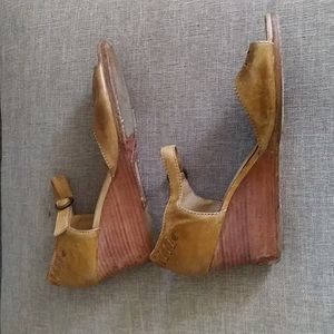 Frye tan open toe wedge sandals size 9M
